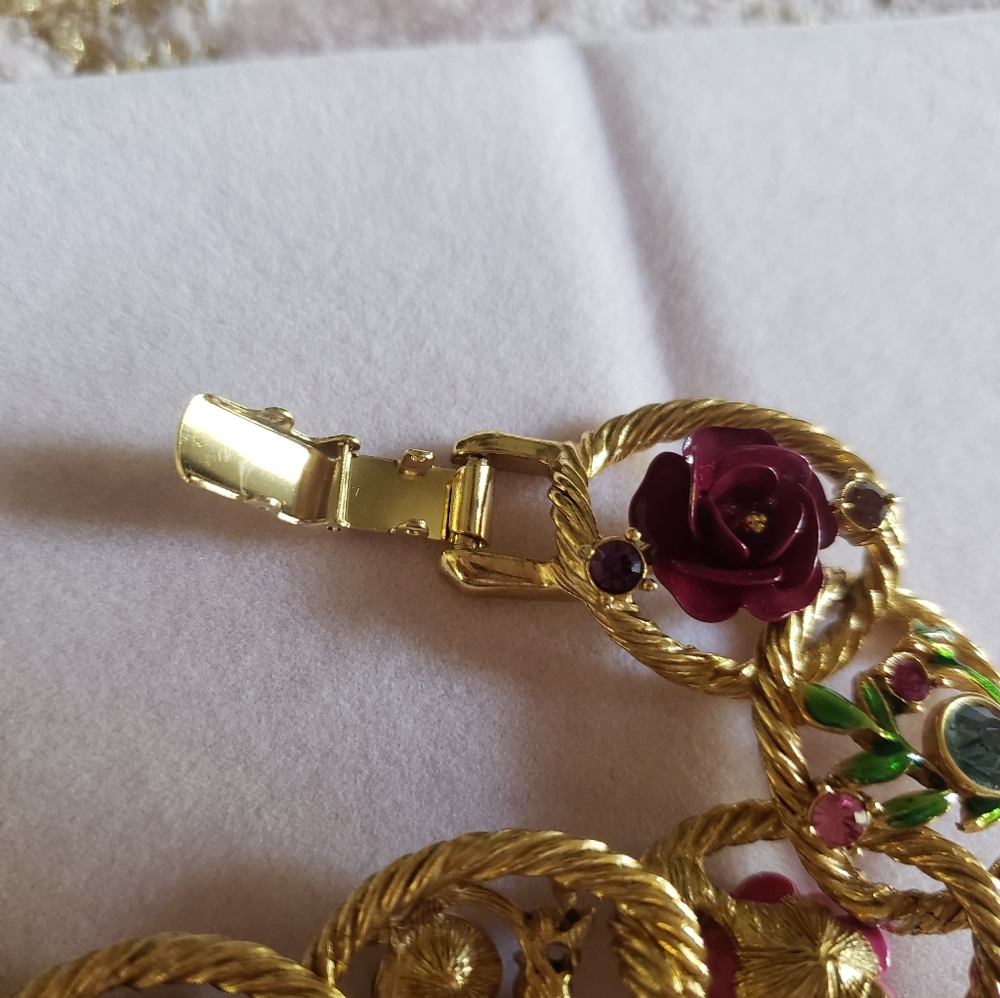 JOAN RIVERS | Roses Bracelet 🌹 - Picture 11 of 17
